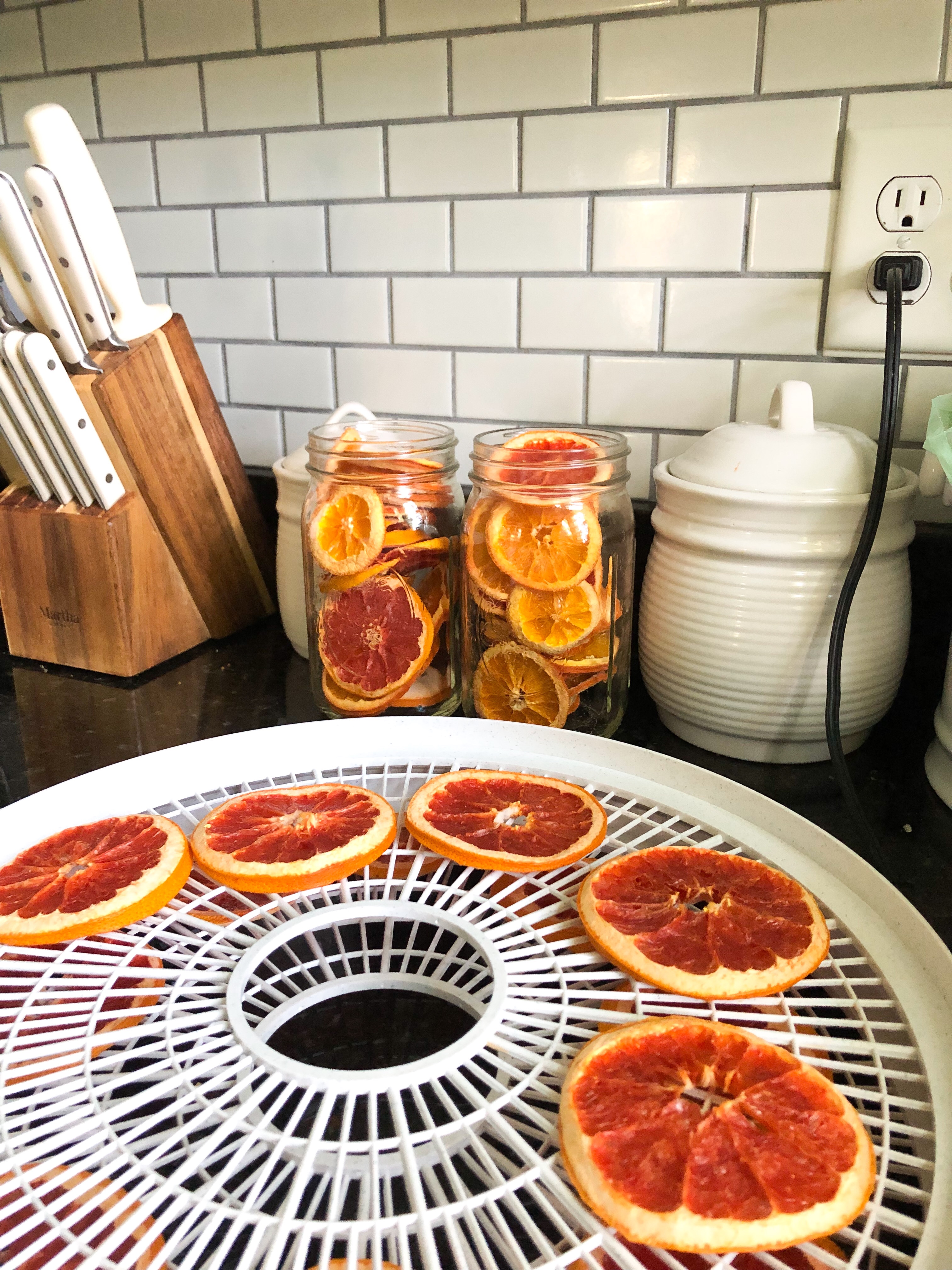 Learn how to dry oranges for holiday decoration